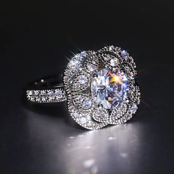 NEW 18k White Gold Round Cut Diamond Ring Cocktail Ring - Picture 5 of 7